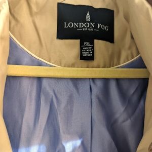 Like New London Fog Hooded Rain Coat